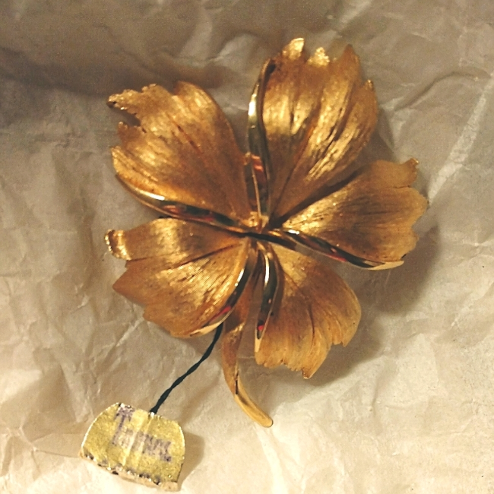 Vintage TRIFARI Five Leaf Brooch
